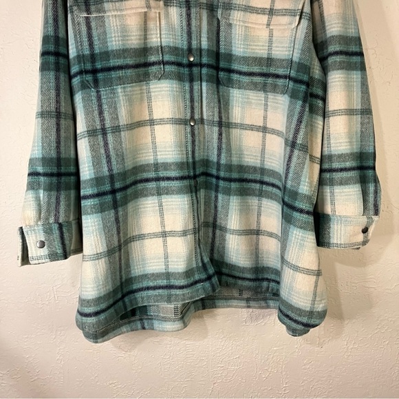 Old Navy Transitional Soft Brushed Plaid Utility Shacket in Green - Picture 5 of 11